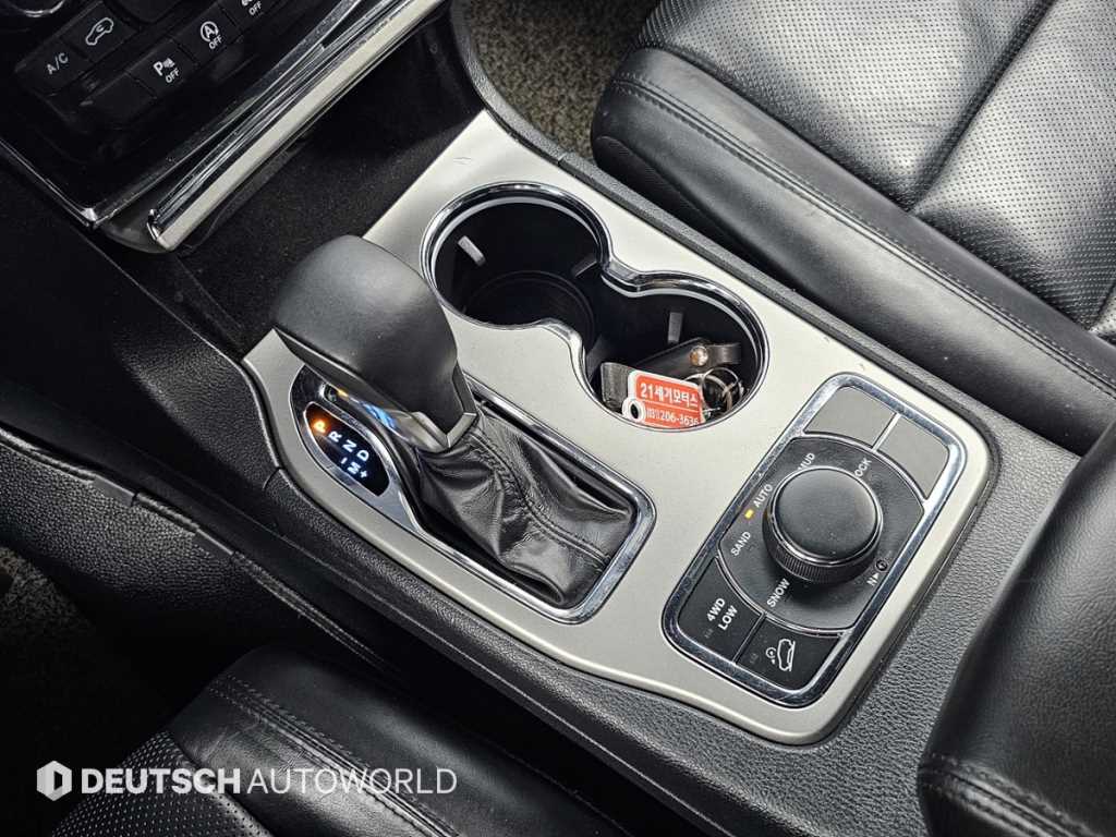 Jeep Cherokee — photo 09