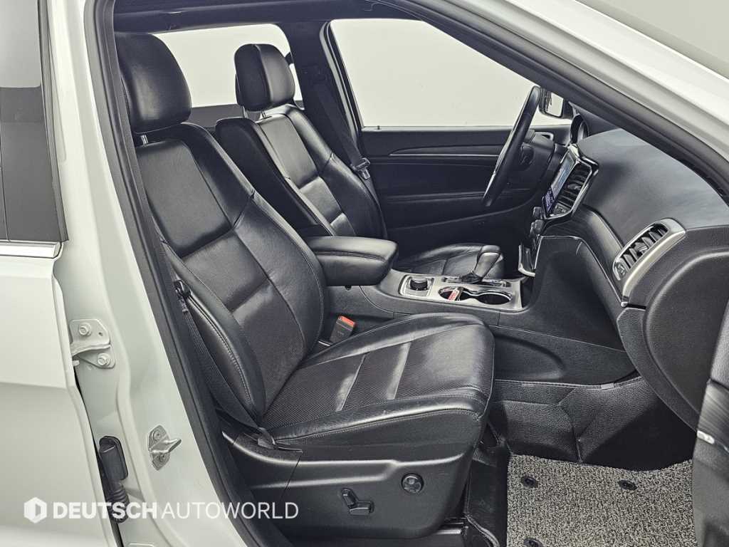 Jeep Cherokee — photo 10