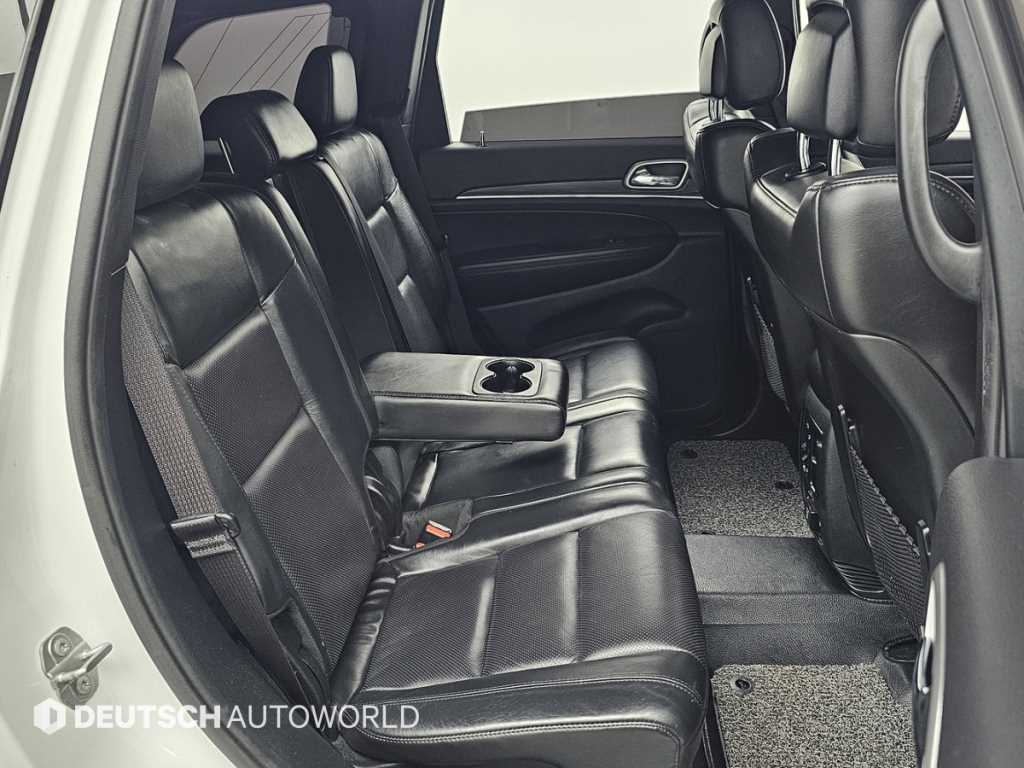 Jeep Cherokee — photo 12