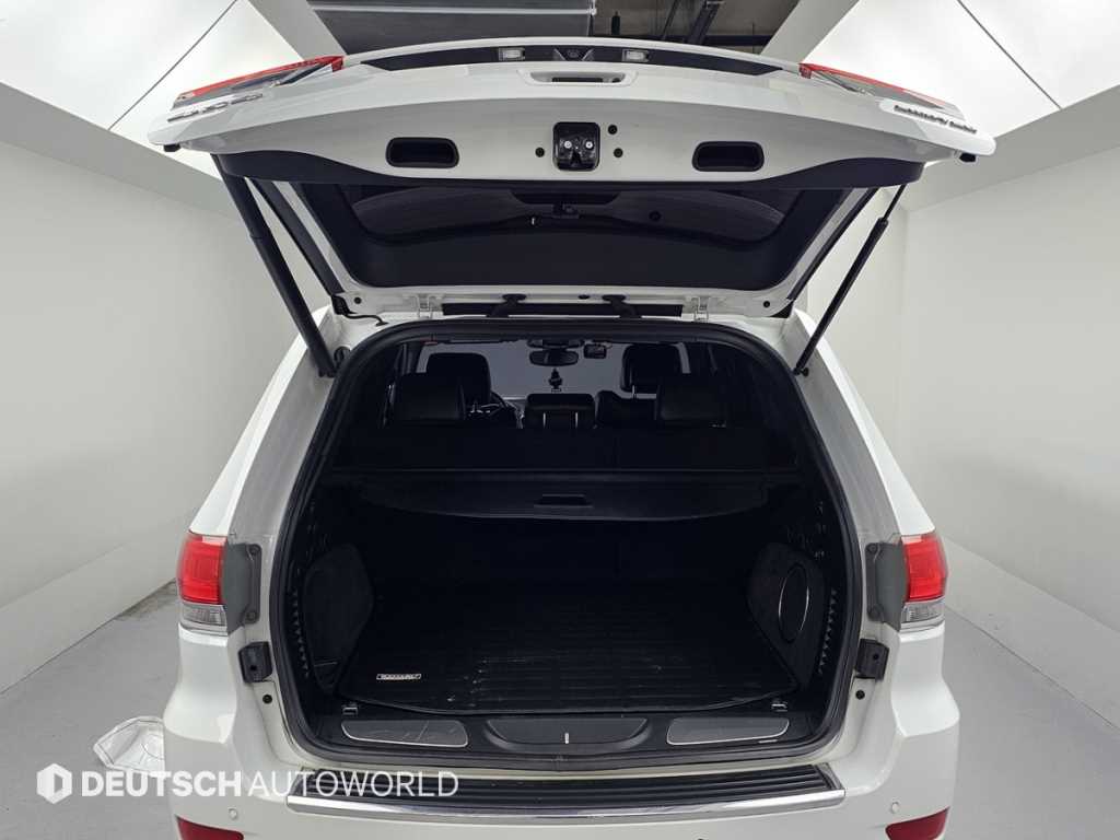 Jeep Cherokee — photo 19