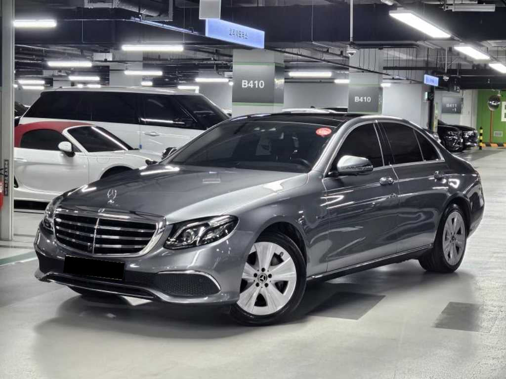 Mercedes-Benz E-Class — photo 02