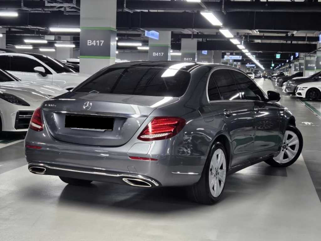 Mercedes-Benz E-Class — photo 04