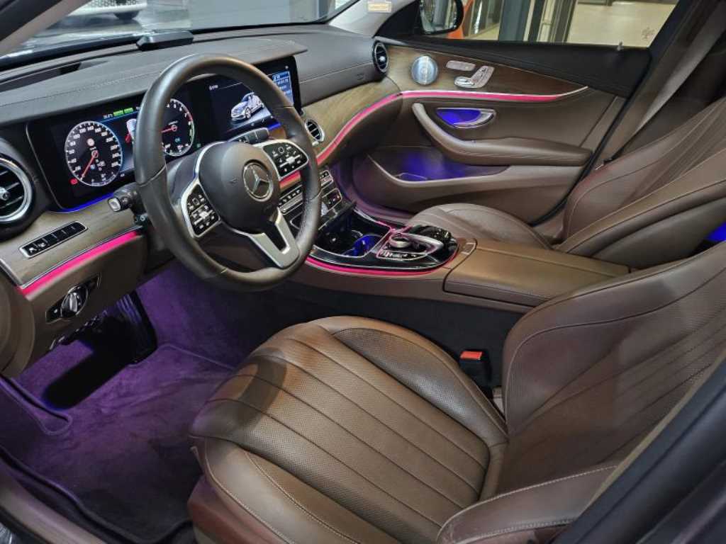 Mercedes-Benz E-Class — photo 05