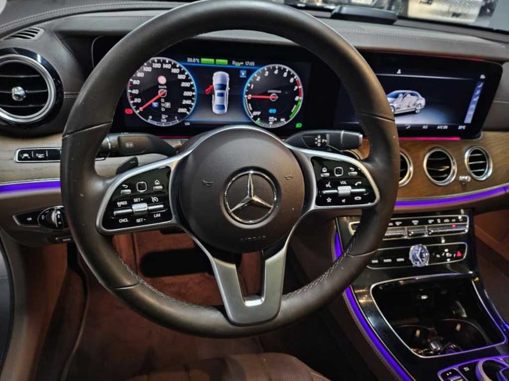 Mercedes-Benz E-Class — photo 07