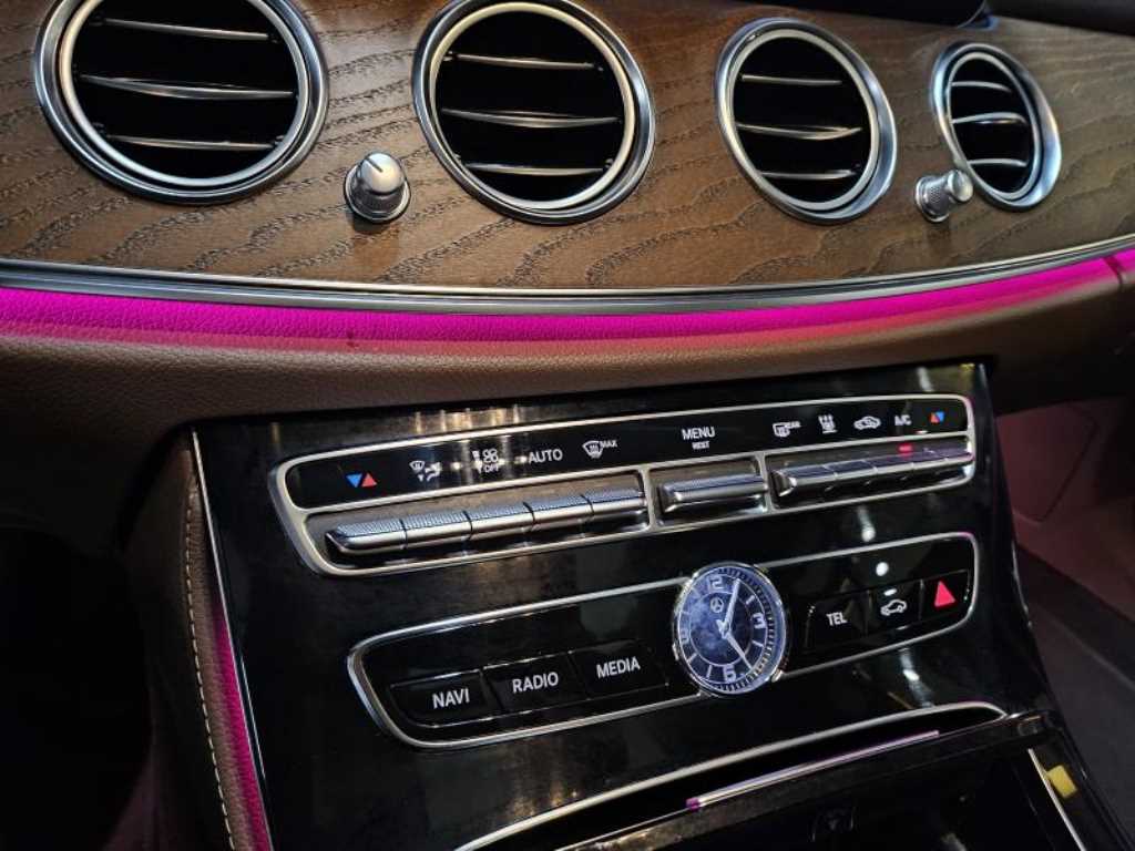 Mercedes-Benz E-Class — photo 11