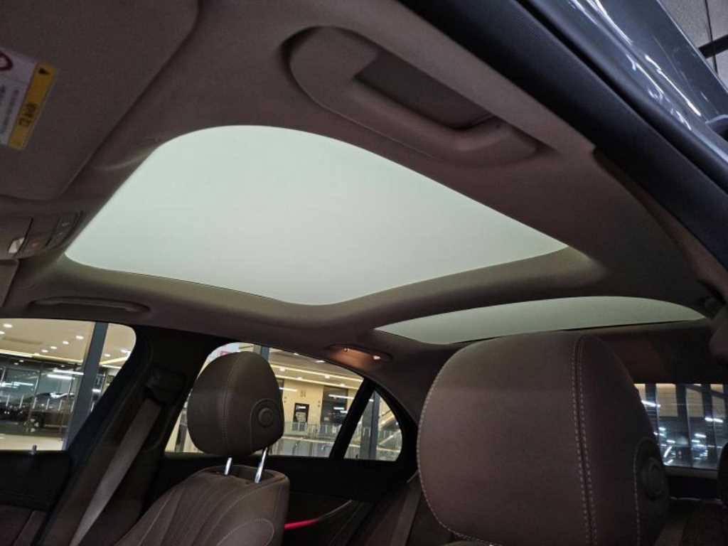 Mercedes-Benz E-Class — photo 15