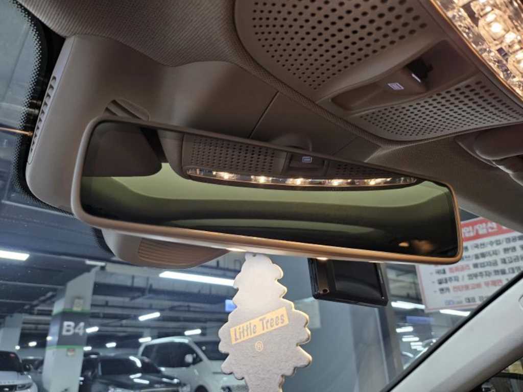 Mercedes-Benz E-Class — photo 16
