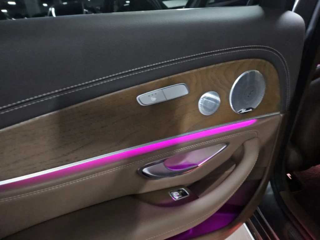 Mercedes-Benz E-Class — photo 17