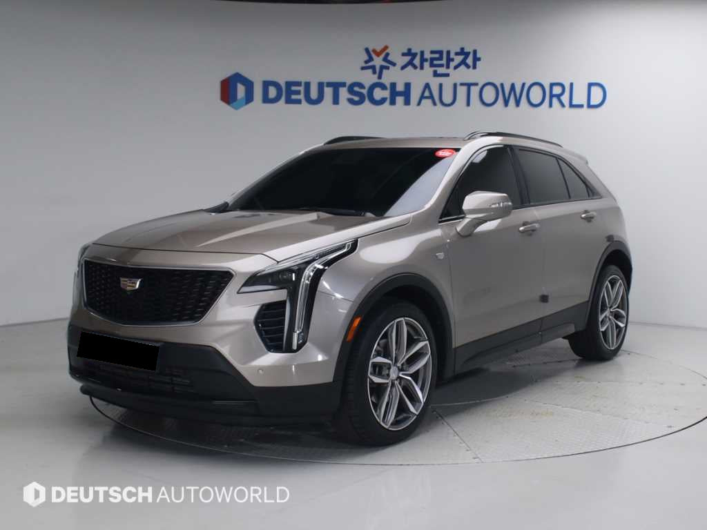 Cadillac XT4 — photo 01