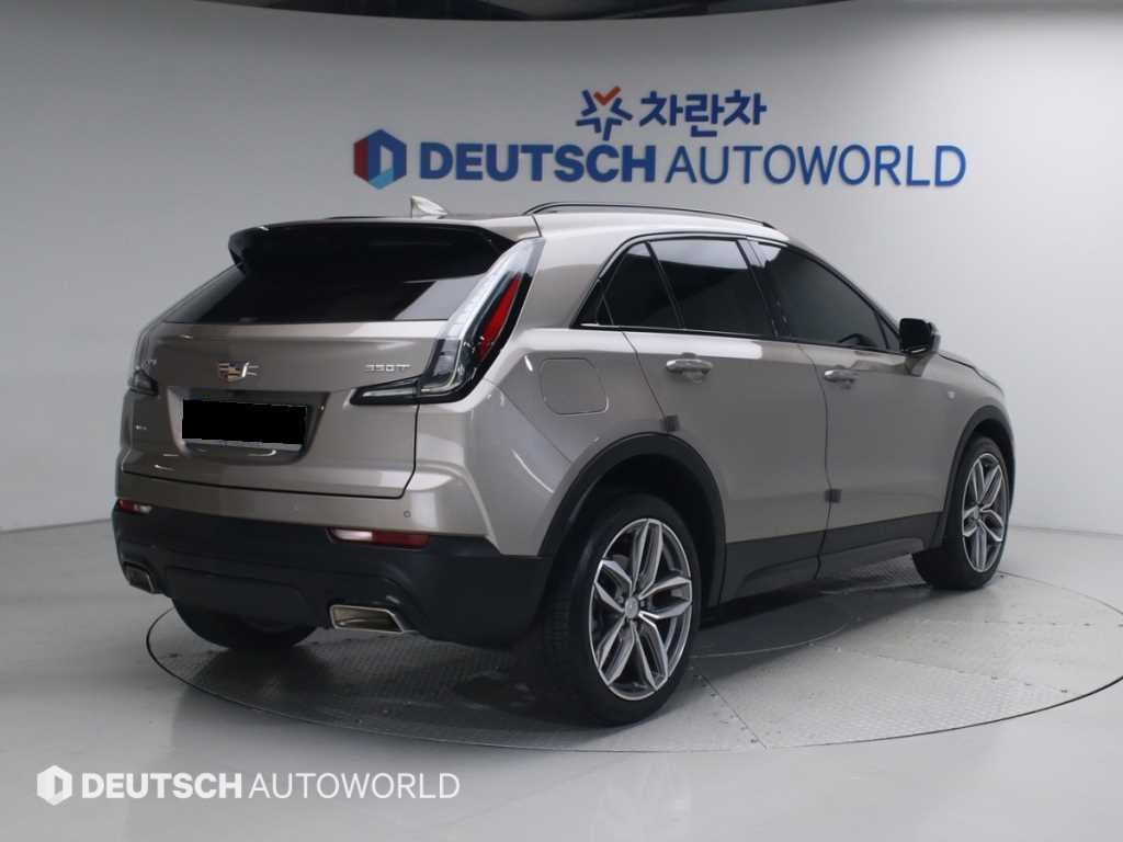 Cadillac XT4 — photo 02