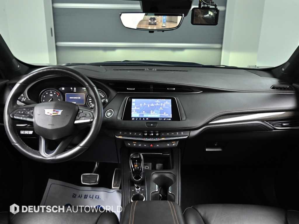Cadillac XT4 — photo 07