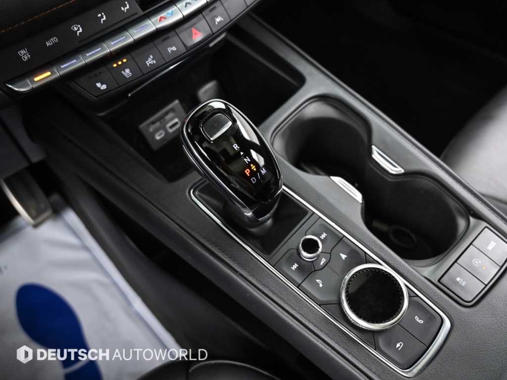 Cadillac XT4 — photo 09