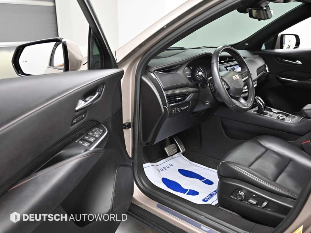 Cadillac XT4 — photo 11