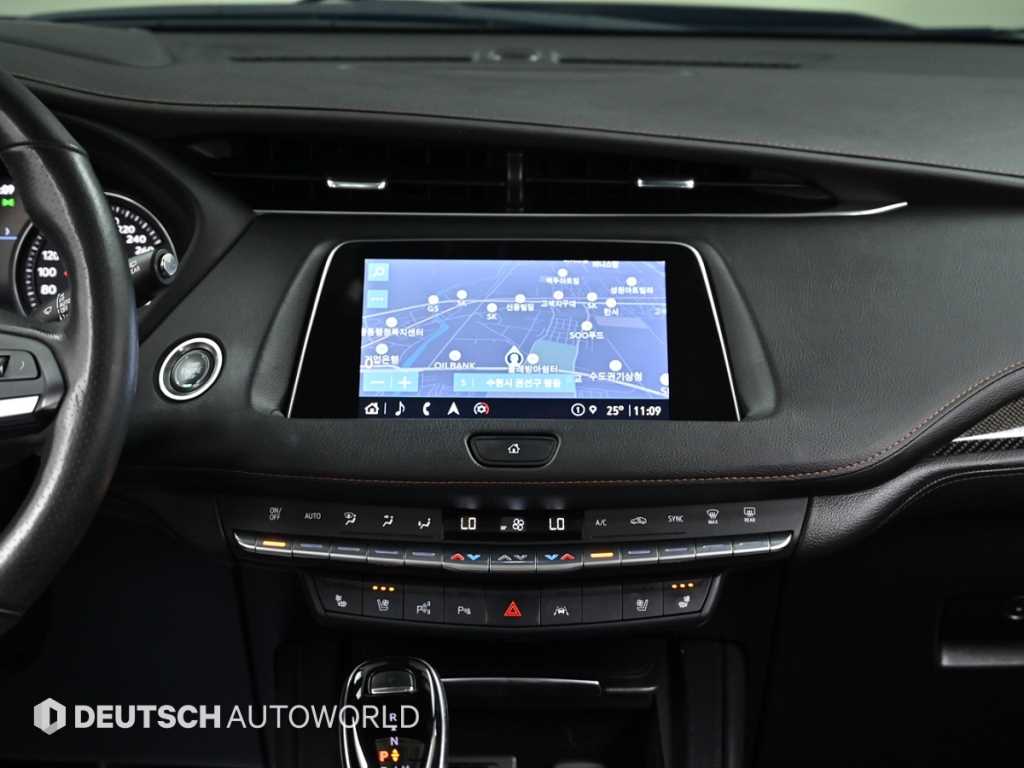 Cadillac XT4 — photo 14