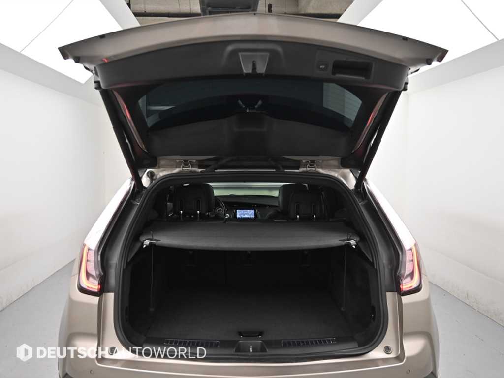 Cadillac XT4 — photo 19