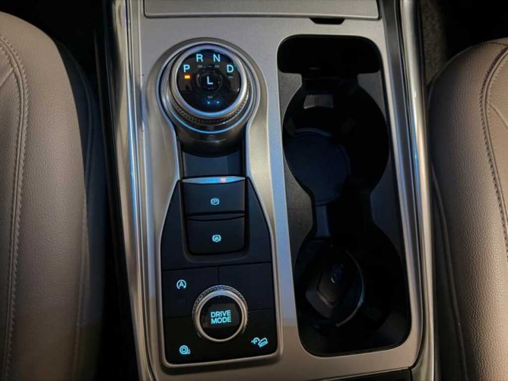 Ford Explorer — photo 13