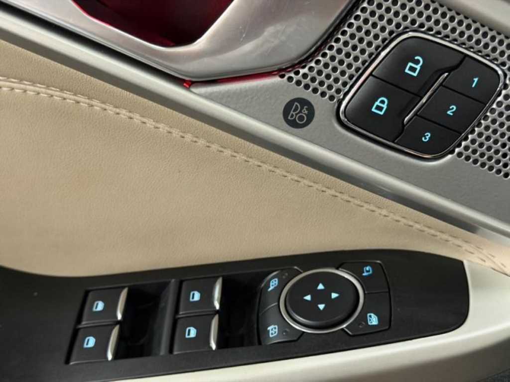 Ford Explorer — photo 15