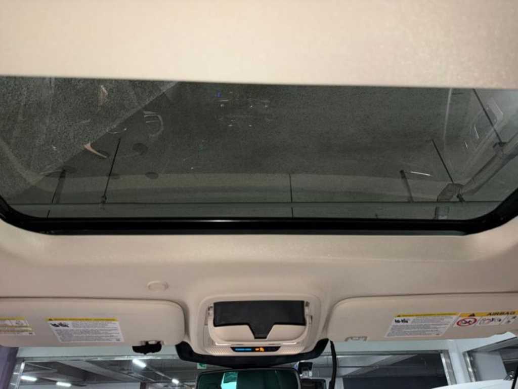 Ford Explorer — photo 16