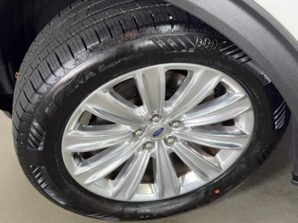 Ford Explorer — photo 20