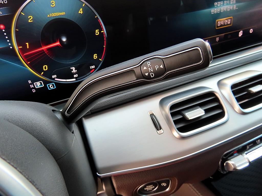 Mercedes-Benz GLE-Class — photo 10