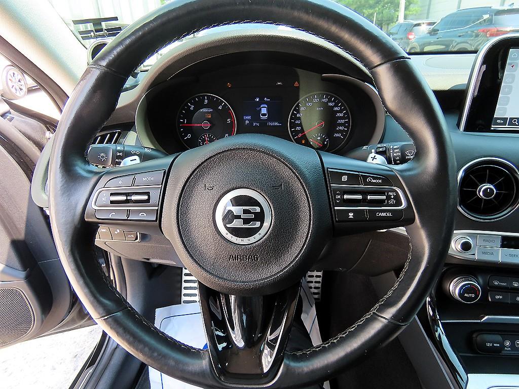 Kia Stinger — photo 08