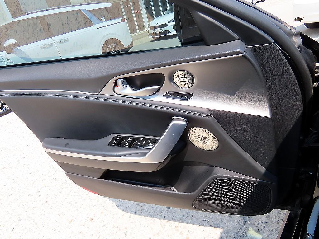 Kia Stinger — photo 12