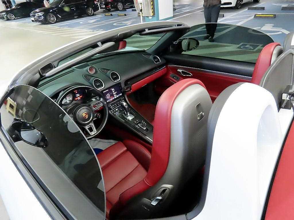 Porsche 718 — photo 14