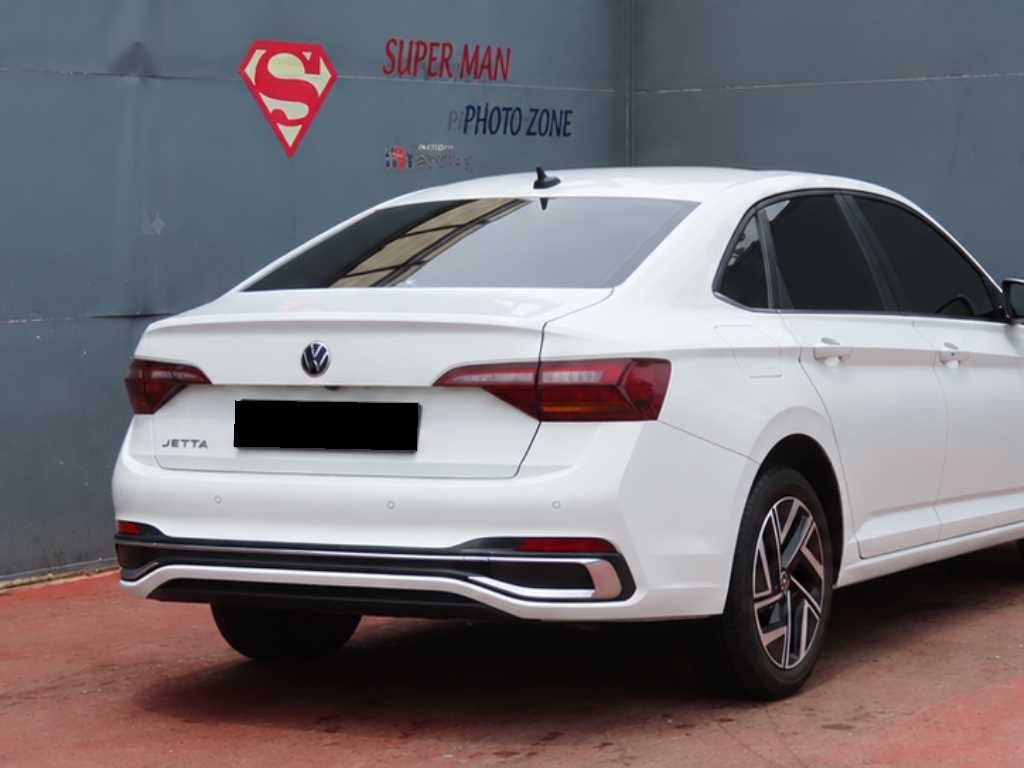 Volkswagen Jetta — photo 02
