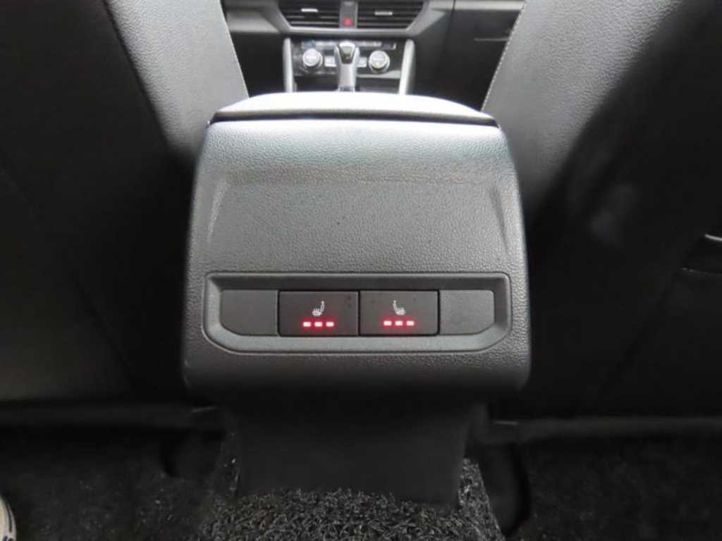 Volkswagen Jetta — photo 07
