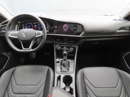 Volkswagen Jetta — photo 08