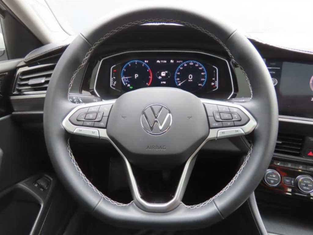 Volkswagen Jetta — photo 10