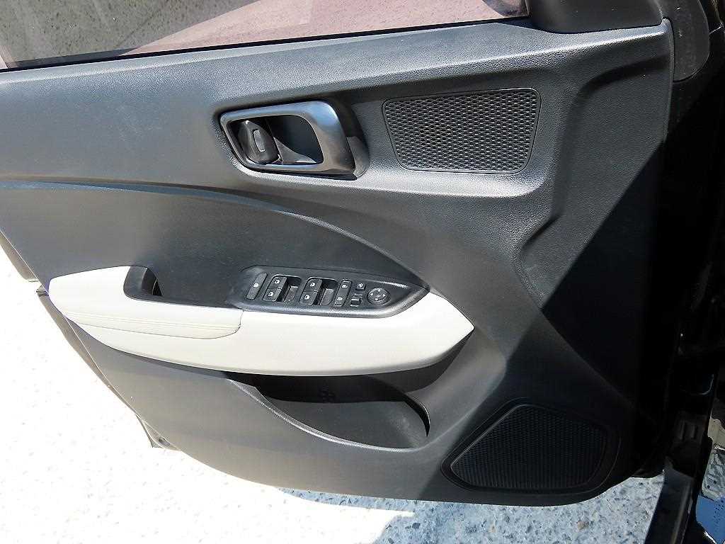 Hyundai Venue — photo 11