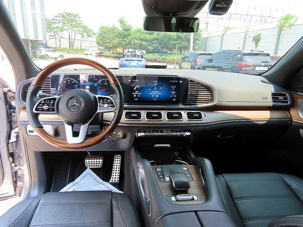 Mercedes-Benz GLS-Class — photo 07