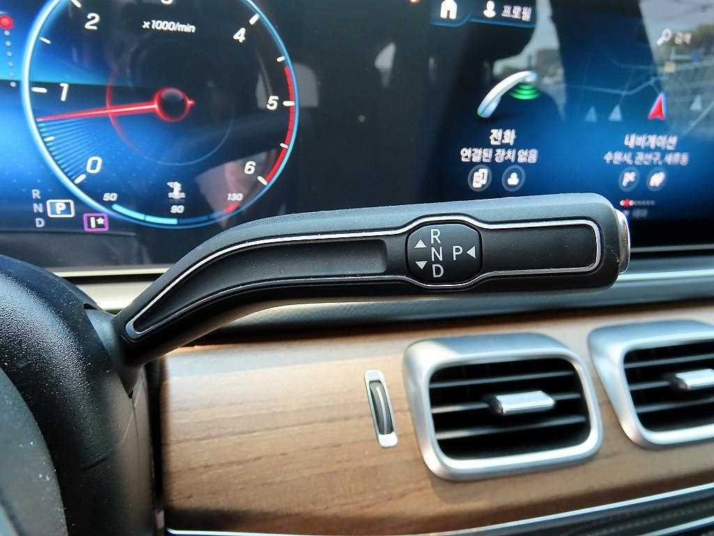 Mercedes-Benz GLS-Class — photo 11