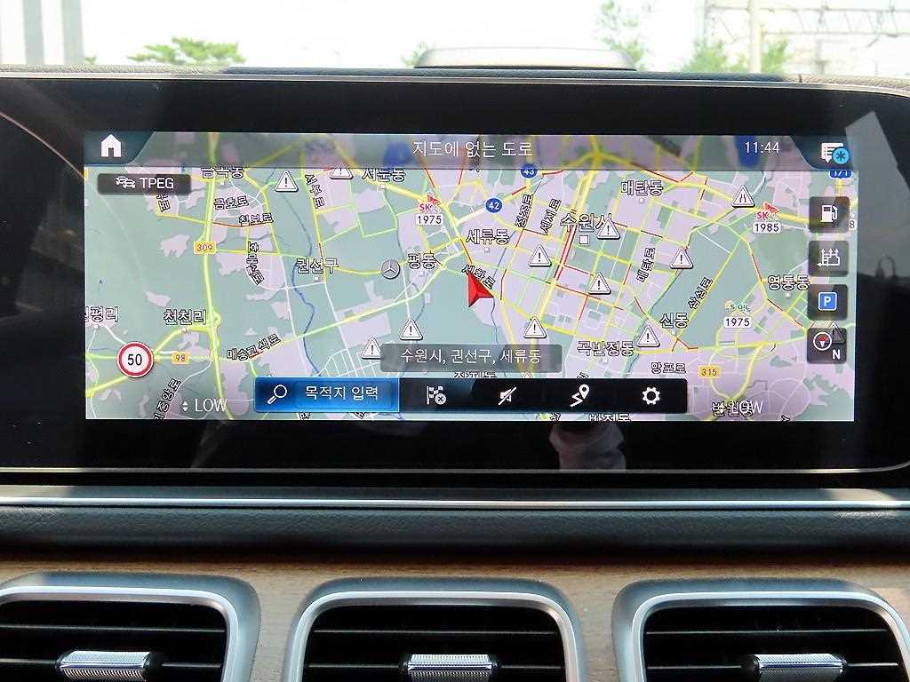 Mercedes-Benz GLS-Class — photo 13