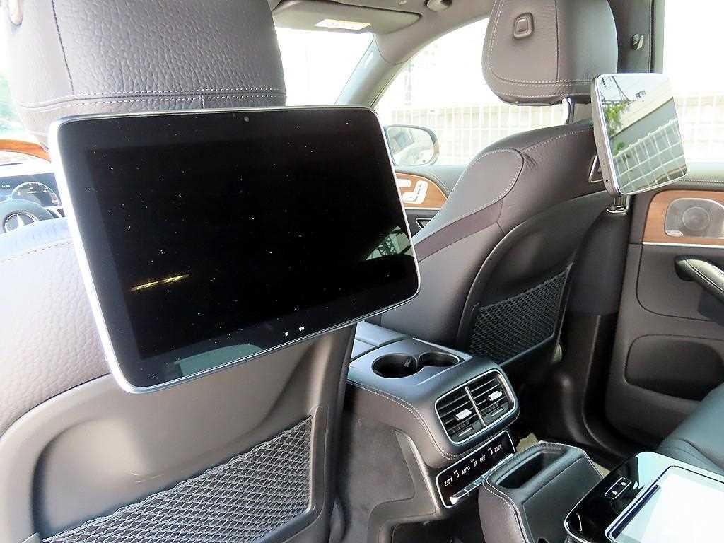 Mercedes-Benz GLS-Class — photo 15