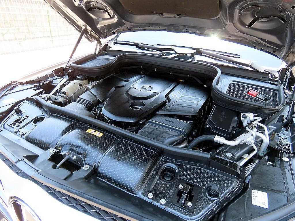 Mercedes-Benz GLS-Class — photo 19
