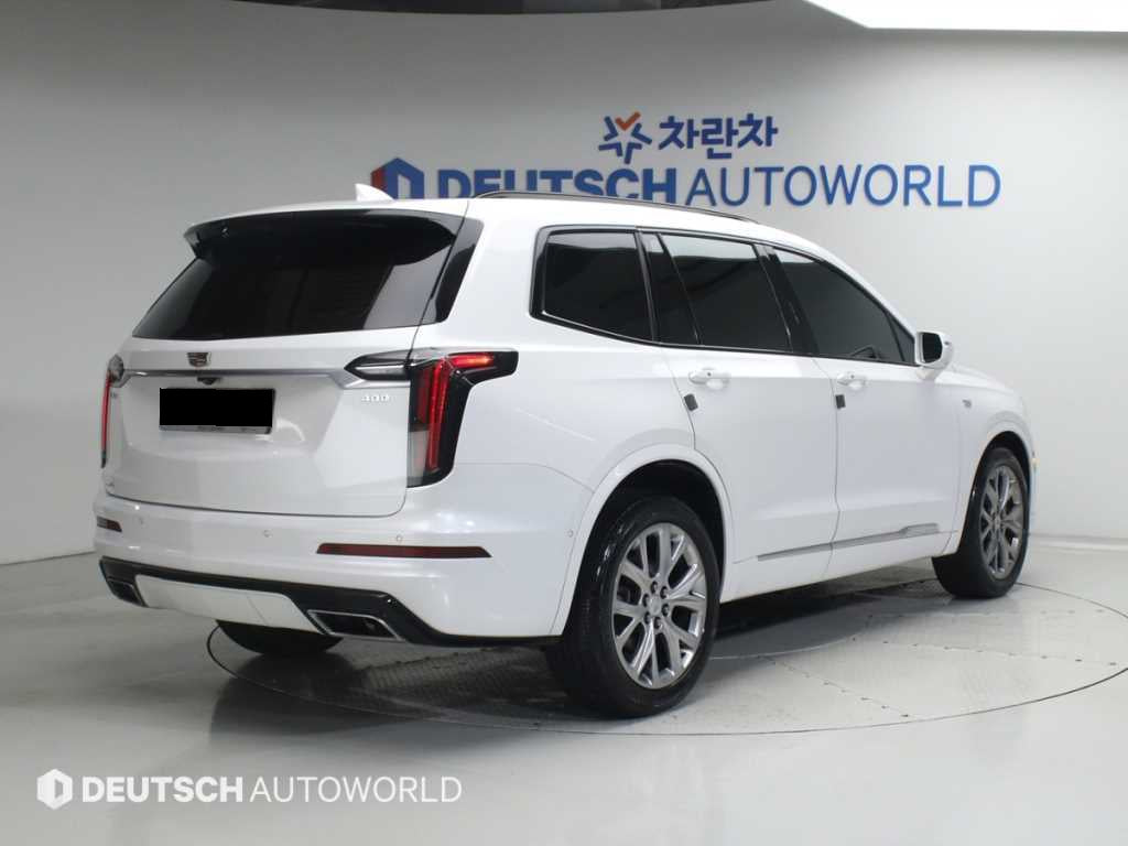 Cadillac XT6 — photo 02