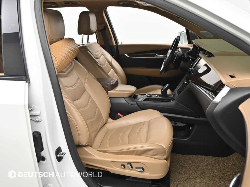 Cadillac XT6 — photo 10