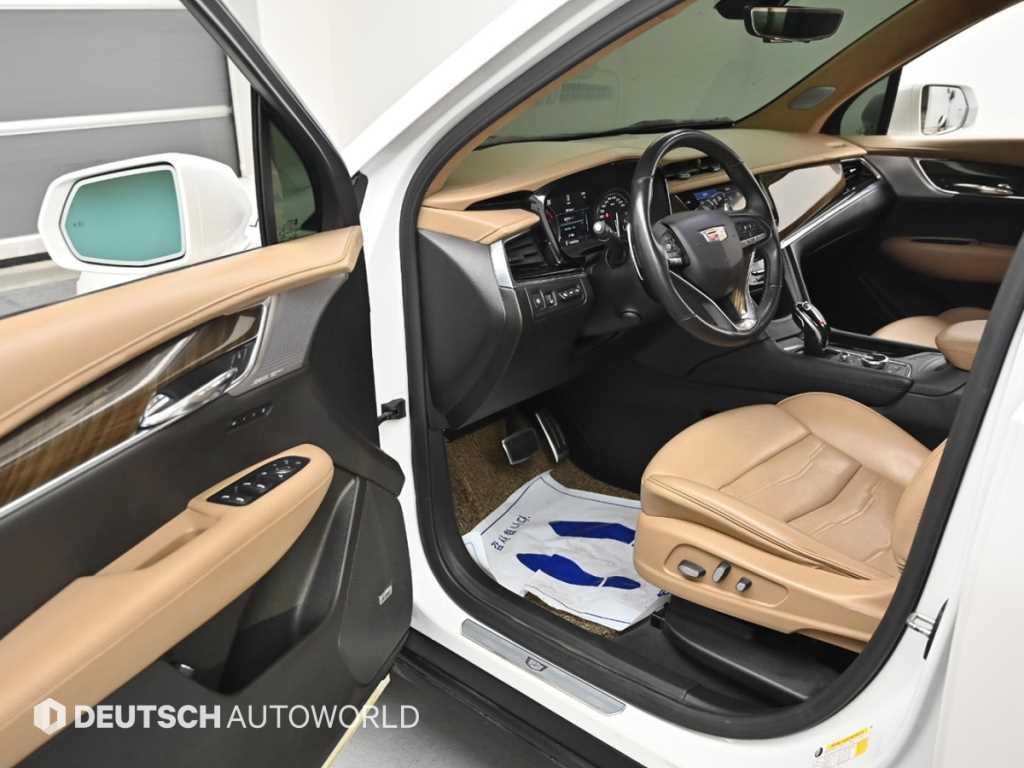 Cadillac XT6 — photo 11