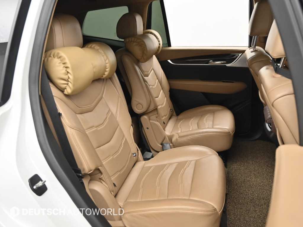 Cadillac XT6 — photo 12