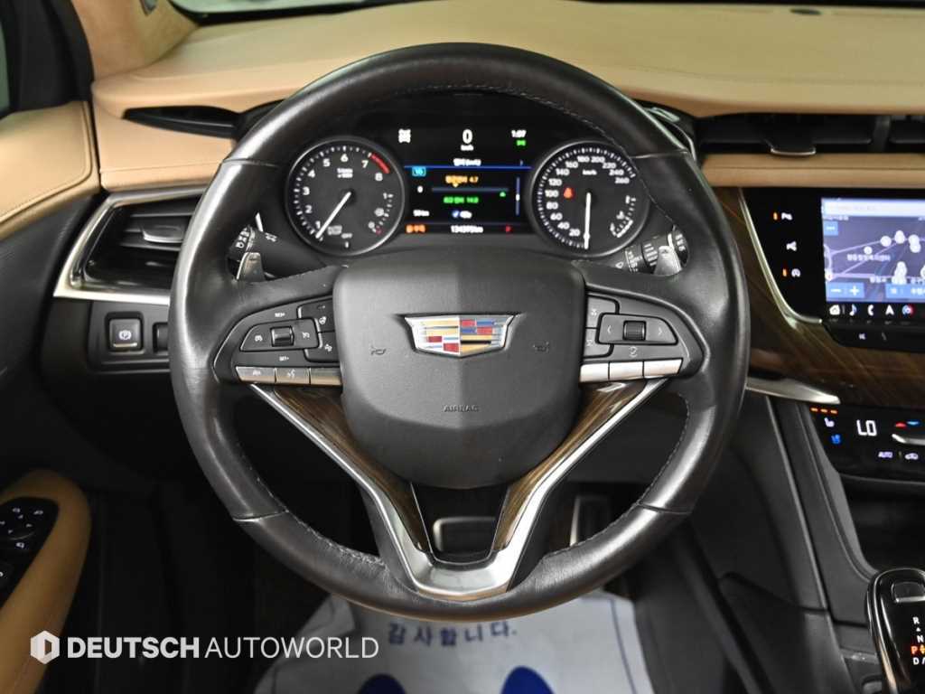 Cadillac XT6 — photo 13