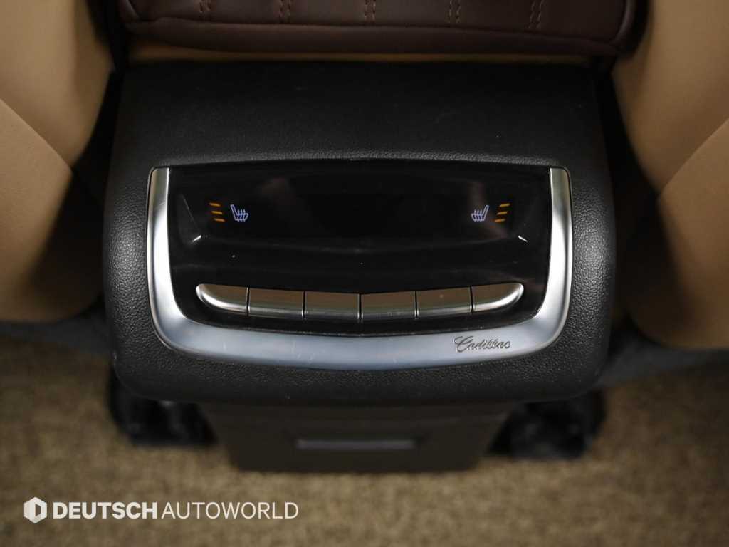 Cadillac XT6 — photo 16