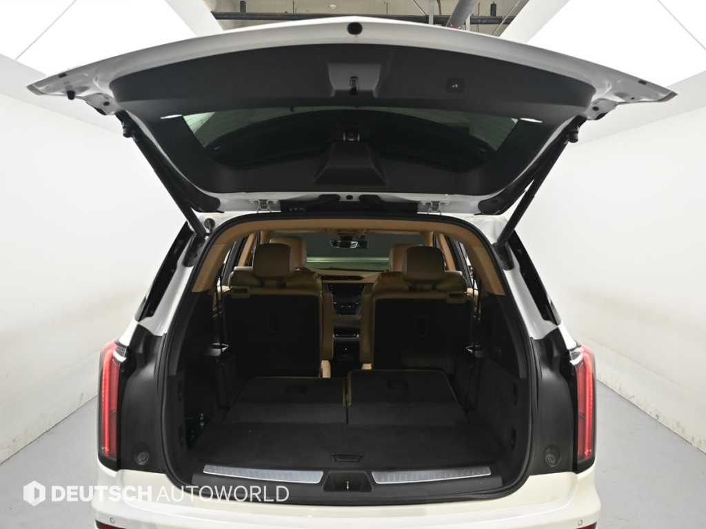 Cadillac XT6 — photo 19