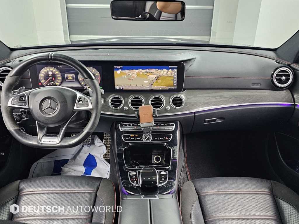 Mercedes-Benz E-Class — photo 07