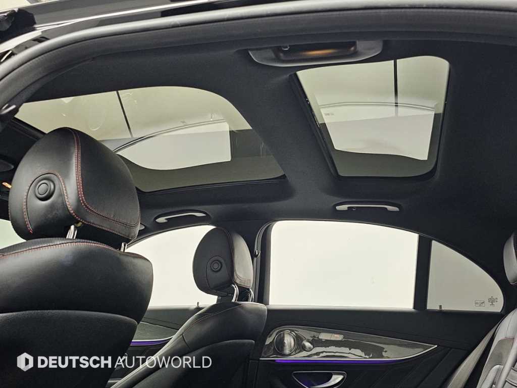 Mercedes-Benz E-Class — photo 18