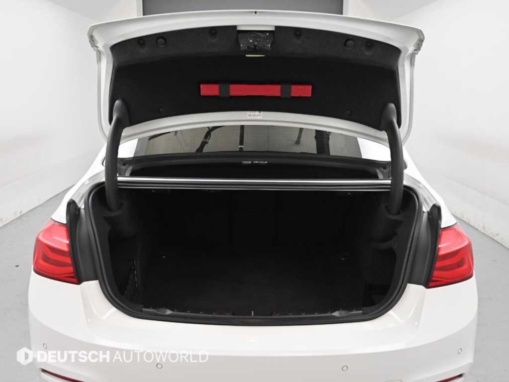 BMW 3-Series — photo 19