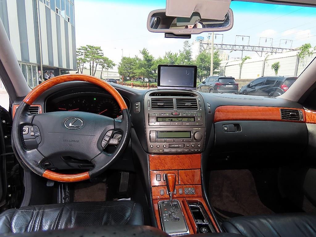 Lexus LS — photo 07