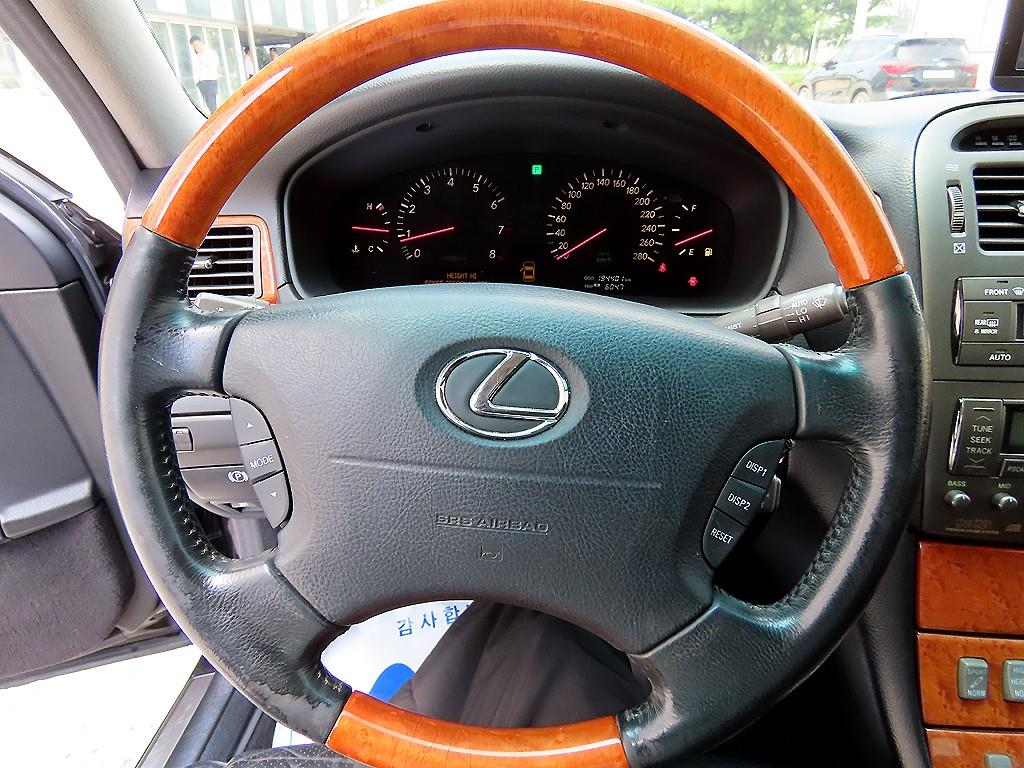 Lexus LS — photo 08
