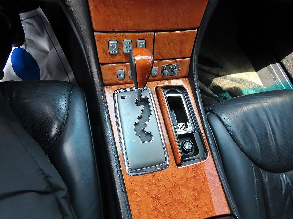 Lexus LS — photo 10